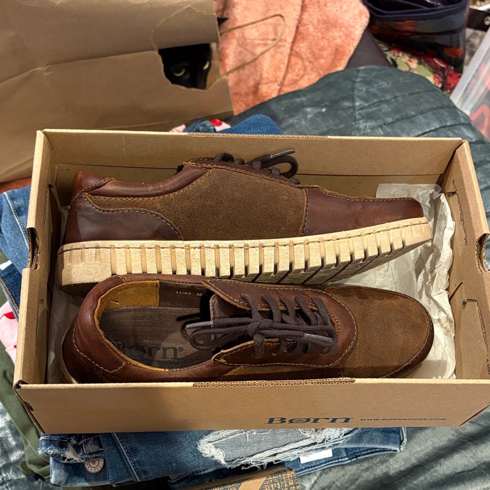 Born Dark Brown Oxfords with Tan Soles - Picture 5 of 7